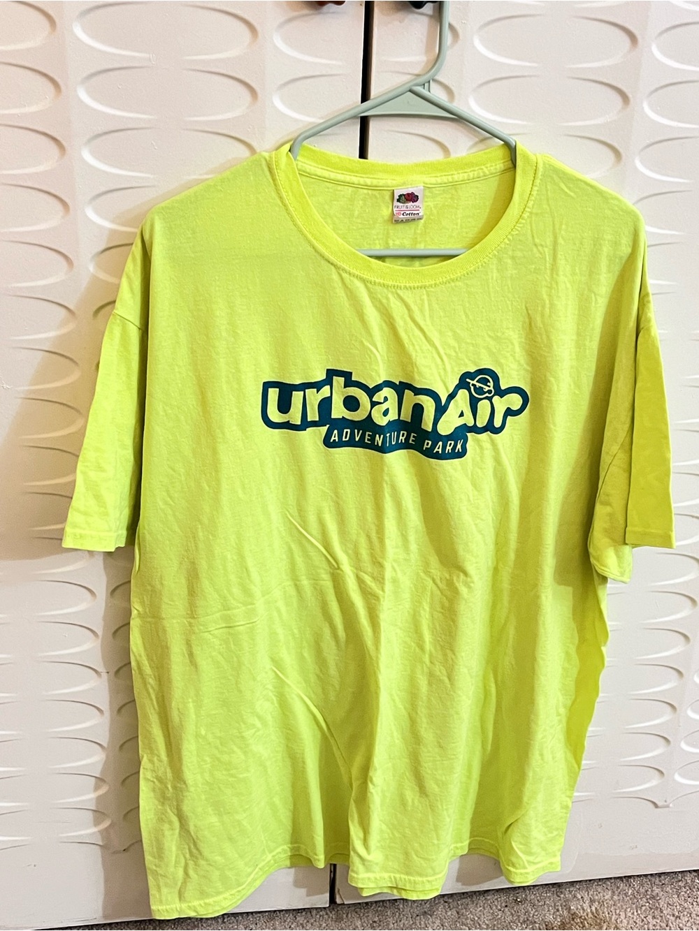 Fruit of the Loom Urban Air Adventure Park Tee XL Yellow Graphic